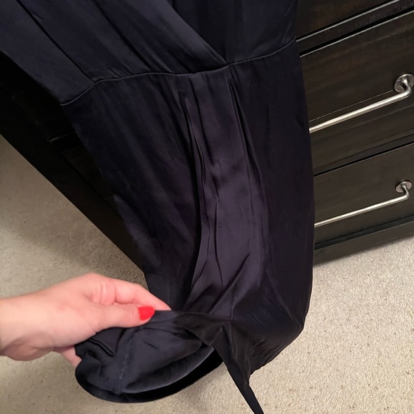 Babaton Aritzia Stretch 95% Silk Deep V-Neck Short Sleeve Dress - Picture 8 of 8